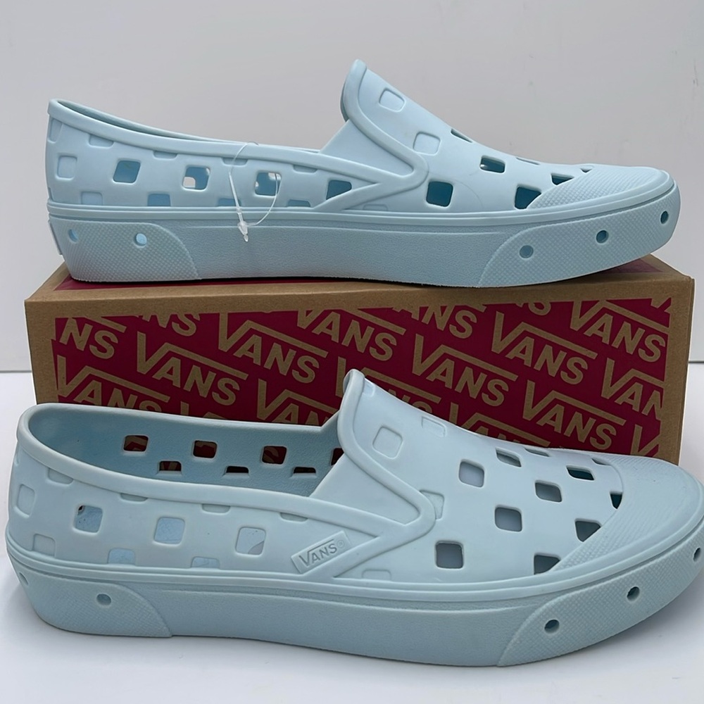 Vans Men’s Slip-On Trk Delicate Blue
VN0A5HF8YRQ
Sneakerss - Picture 2 of 16